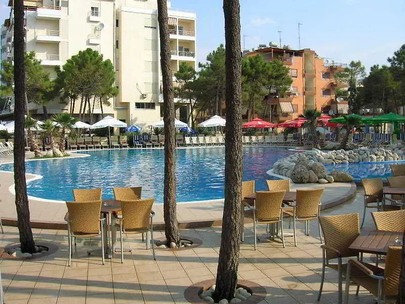 Dolce Vita Hotel Kryemedhej